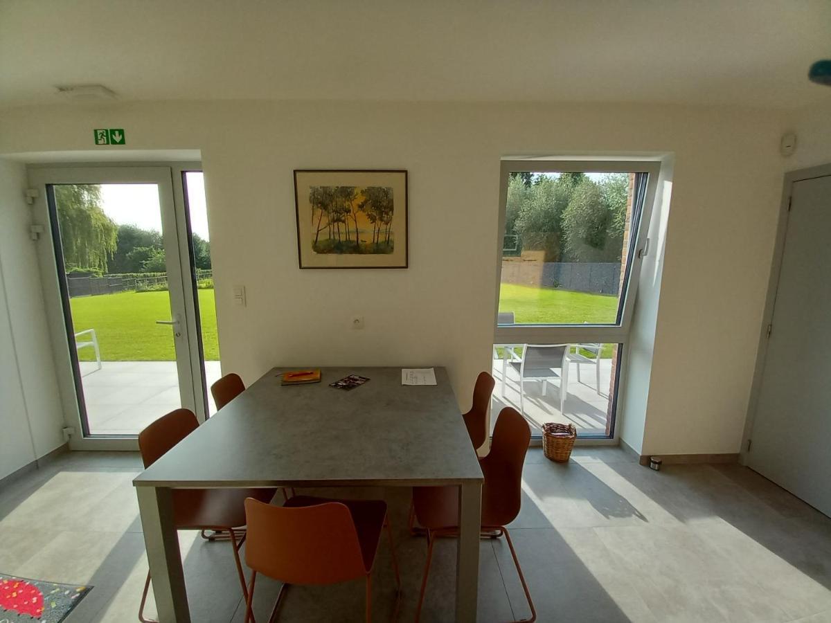 Les Jardins Du Gauquier Hotell Frasnes-lez-Buissenal Exteriör bild